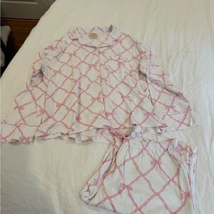 The Beaufort Bonnet Company White and Pink Bow-Print Womens Pajama Set